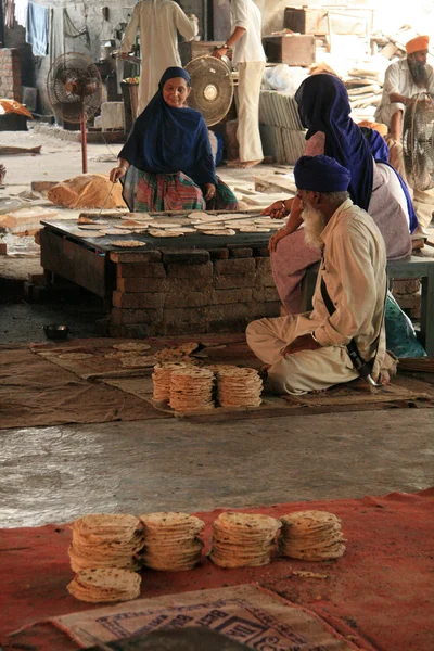 Приготування їжі на Золотий Храм, індійський — стокове фото
