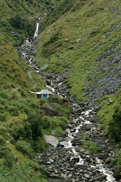 Bhagsu vattenfall, Indien — Stockfoto