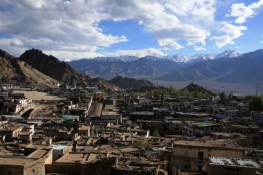 leh, ladakh Castle tepenin üst Hindistan üzerinden görüntülemek