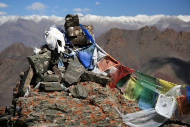 Tibet dua bayrakları - Himalayalar Hindistan