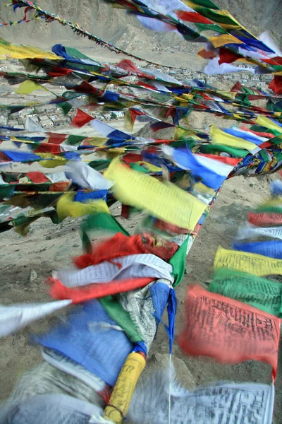 Bandeiras de oração tibetana — Fotografia de Stock