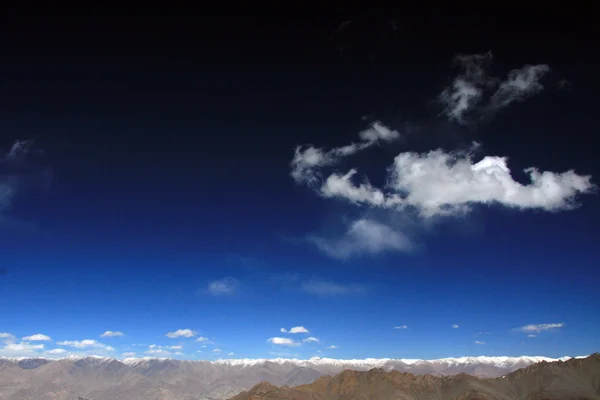 Picos de montanha - Himalaia, Índia — Fotografia de Stock