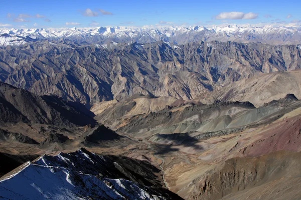 Vârfuri muntoase - Himalaya, India — Fotografie, imagine de stoc