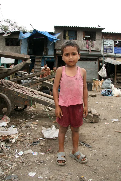 Sevimli çocuk - gecekondu bombaby, mumbai, Hindistan — Stok fotoğraf