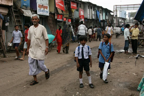 Sokak hayatı - gecekondu bombaby, mumbai, Hindistan — Stok fotoğraf