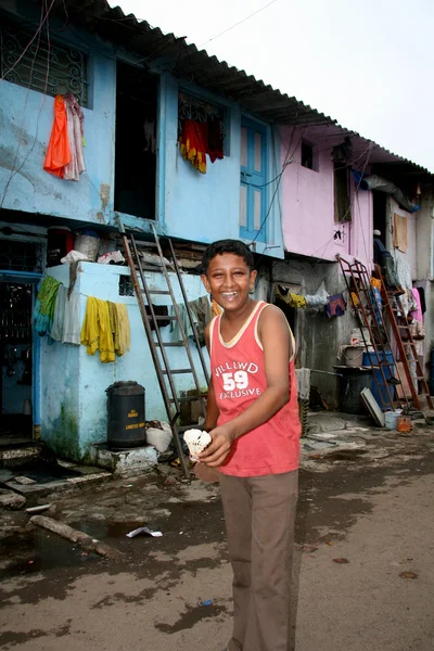 街头生活-bombaby、 孟买、 印度的贫民窟 — 图库照片