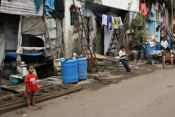 Pouliční život - slumů v bombaby, mumbai, Indie — Stock fotografie