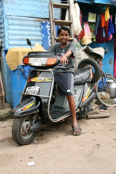 在 bombaby、 孟买、 印度的贫民窟 — 图库照片