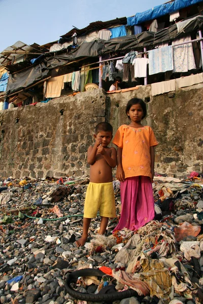 Straatkinderen - banganga village, mumbai, india — Stockfoto