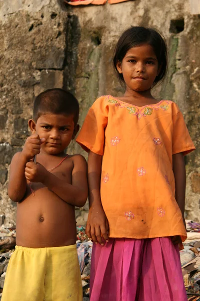 街头儿童-邦根加村、 孟买、 印度 — 图库照片