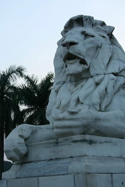 Estátua do Leão Victoria Memorial, Calcutá, Índia — Fotografia de Stock