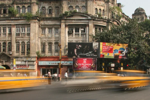 Yellow Taxis - Park Street, Kolkata, India — Stock Photo, Image