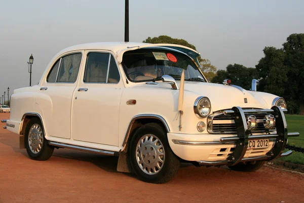Правительственный автомобиль - Lutyens Delhi, Дели, Индия — стоковое фото