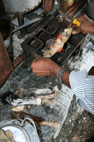 Cozinhar casco de cabra - Mcleod Ganj, Índia — Fotografia de Stock