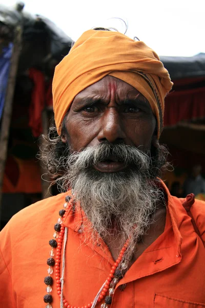 Alter religiöser mann - mcleod ganj, indien — Stockfoto