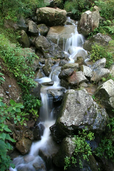 Wodospad - trek dal Lake, Indie — Zdjęcie stockowe