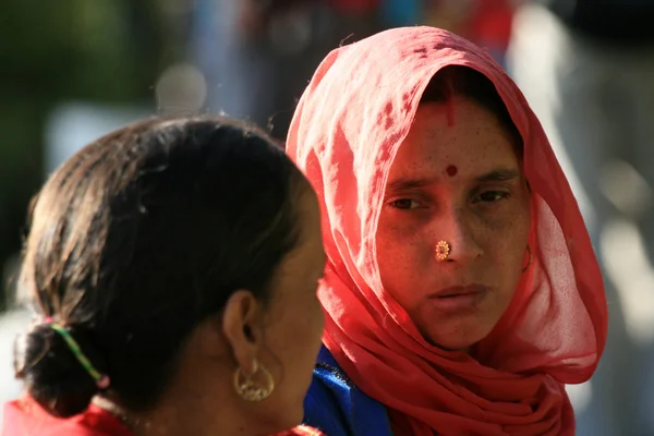 Ινδική γυναίκα - οδοιπορικό προς λίμνη νταλ, Ινδία — Φωτογραφία Αρχείου