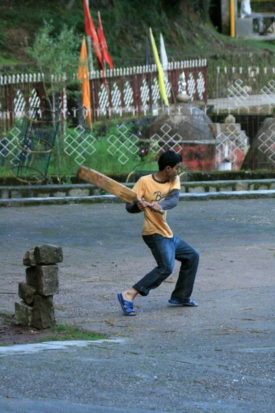 Jóvenes jugadores de críquet, India — Foto de Stock