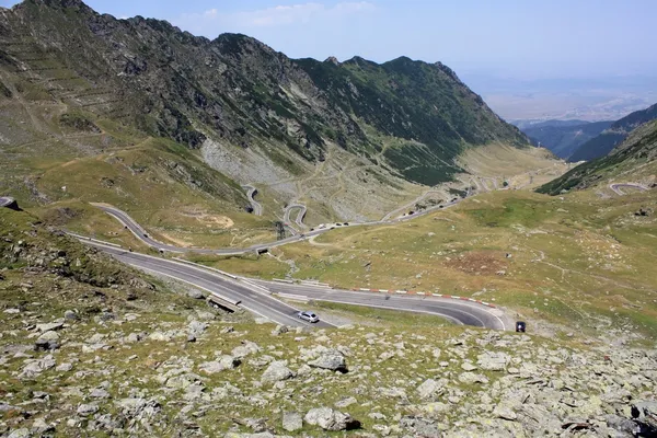 La strada transfagarasana nelle montagne di Fagaras, Romania — Foto Stock