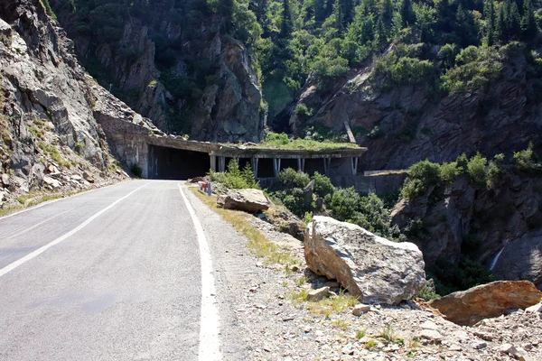 Túnel de montanha na estrada Transfagarasan, Roménia — Fotografia de Stock