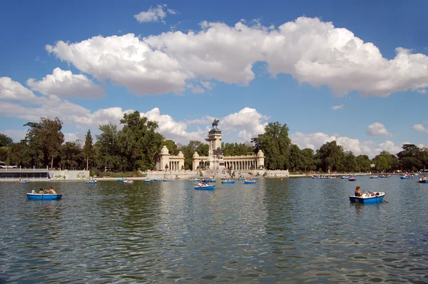 Retiro's Park Lake, Madrid — Stock Photo, Image