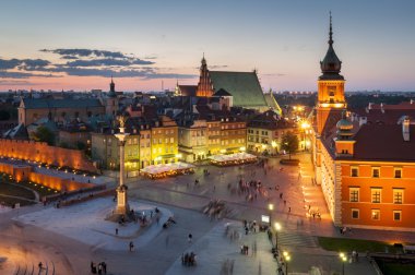 gece Varşova Kraliyet Kalesi Panoraması