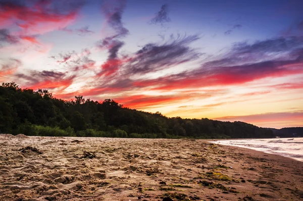 Spettacolare tramonto sulla spiaggia — Foto Stock