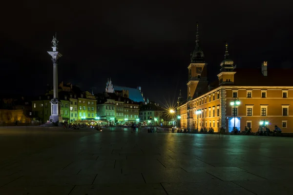 Vieille ville de Varsovie pendant la nuit — Photo