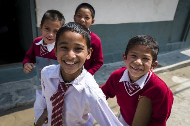 Nepal gülümseyen çocuk portresi