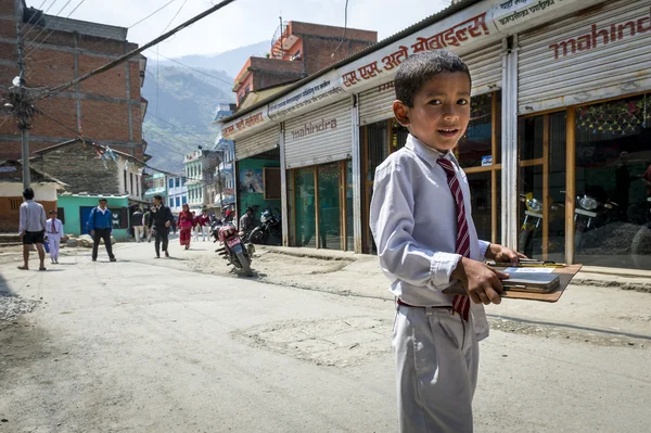 Непальська учня на Катманду-стріт — стокове фото