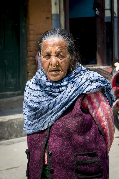 古いチベットの女性の肖像画 — ストック写真
