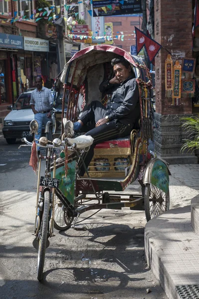 Rickshaw man is waiting for tourists — Stock Photo, Image