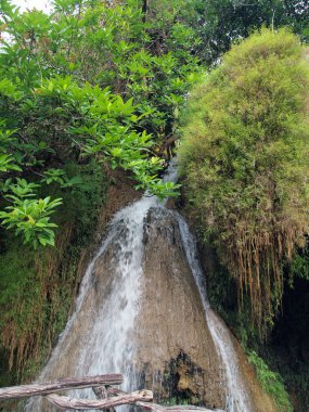 kwai Nehri üzerindeki küçük şelale