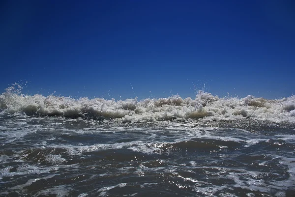 Κύματα με αφρό — Φωτογραφία Αρχείου