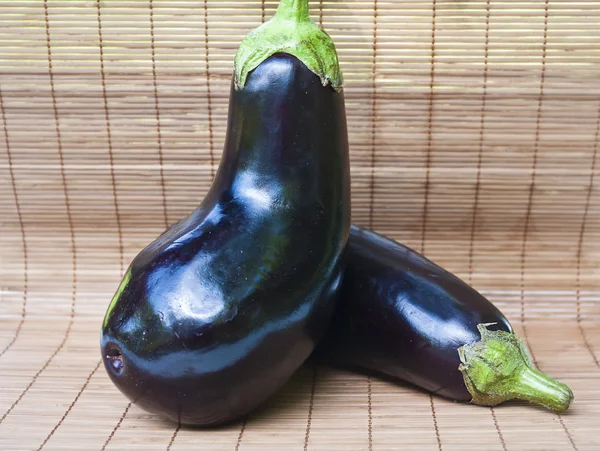 Two eggplants — Stock Photo, Image