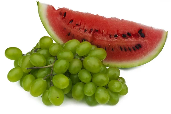 Uva e pedaço de melancia — Fotografia de Stock