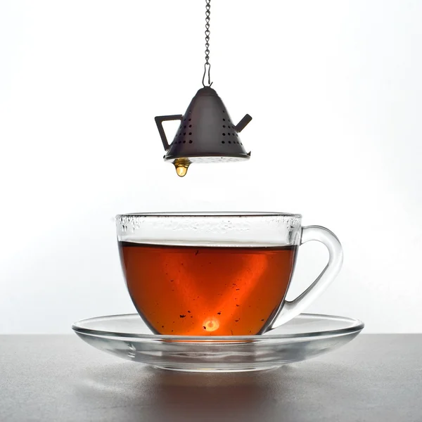 茶被倒 — 图库照片
