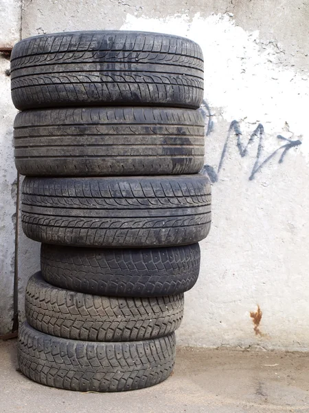 Старые шины — стоковое фото