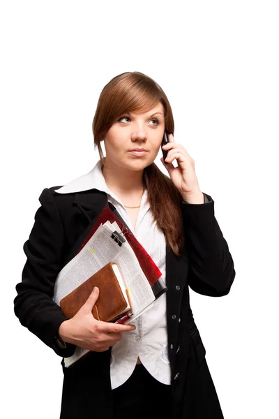 Zakenvrouw met documenten praten op mobiele telefoon — Stockfoto
