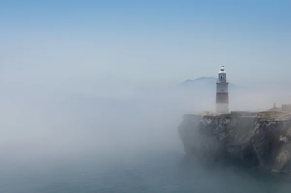 Faro di Gibilterra nella nebbia — Foto Stock
