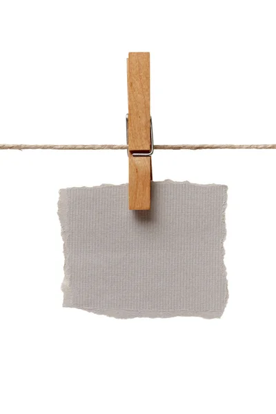 Abbigliamento peg e carta da lettere su corda linea vestiti — Foto Stock