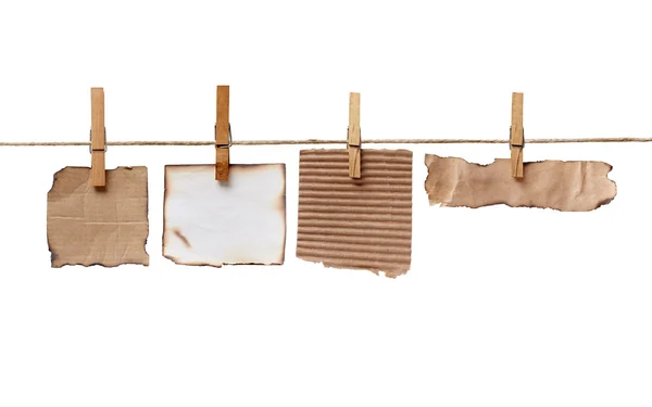 Wäscheklammer und Notizpapier auf Wäscheleine — Stockfoto