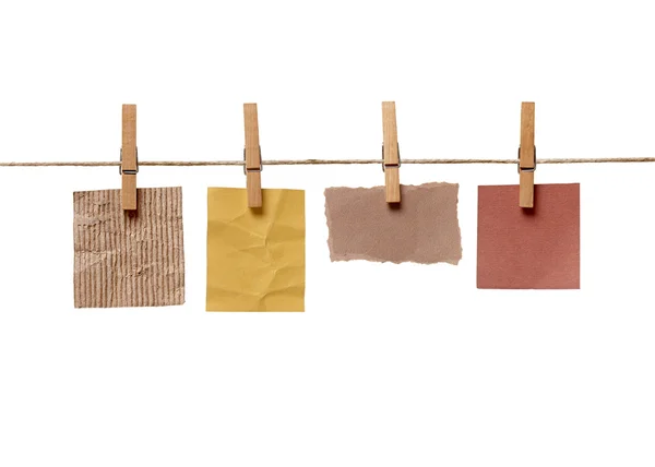 Megjegyzés papír ruhák és ruhák peg vonal kötél — Stock Fotó