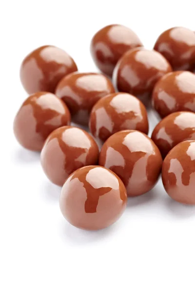 Шоколадные конфеты с орехом сладкий бонбон — стоковое фото