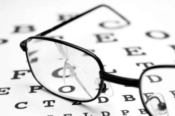 Kırık gözlük 2 — Stok fotoğraf