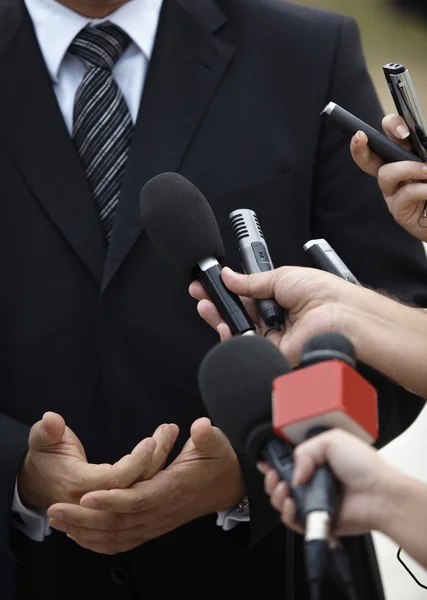 Business möte konferensen journalistik mikrofoner — Stockfoto