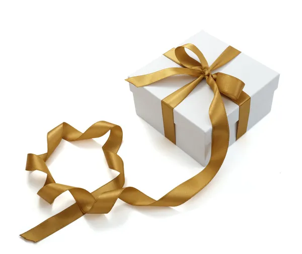 Ruban rouge boîte cadeau cadeau décoration — Photo