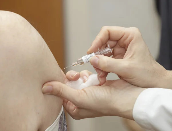 Vaccination syringe medicine health care — Stock Photo, Image