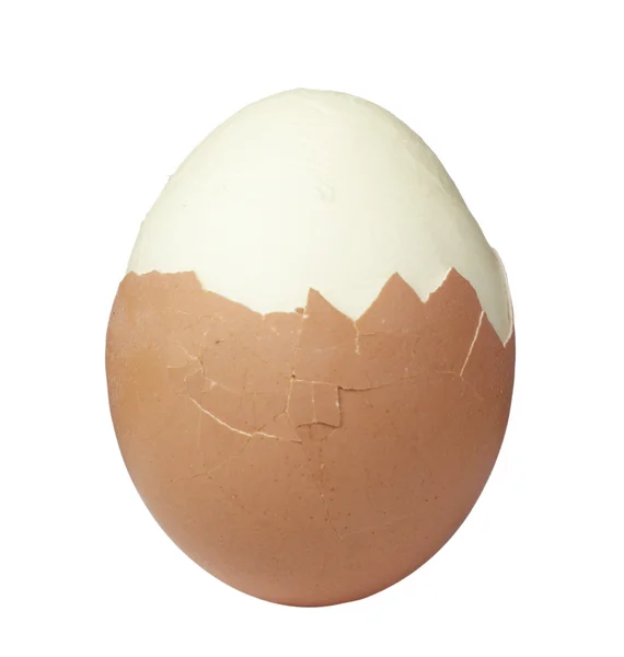 Detailní záběr rozbité vajíčko na bílém pozadí, s ořezovou cestou — Stock fotografie
