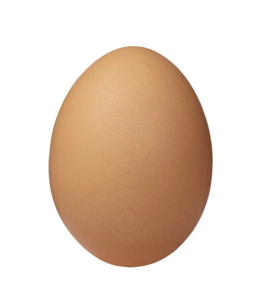 Primer plano de huevo roto sobre fondo blanco, con camino de recorte — Foto de Stock